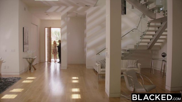 Превью Чернокожий знакомится и грубо трахает сексапильную жену коллеги № 2437