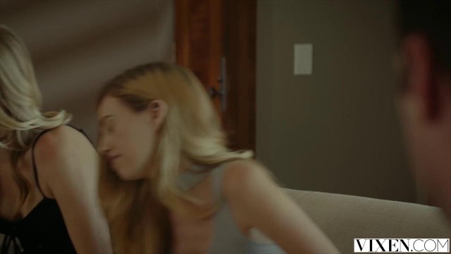 Начальник грубо наказал двух секретарш еблей в потные мохнатки на вилле