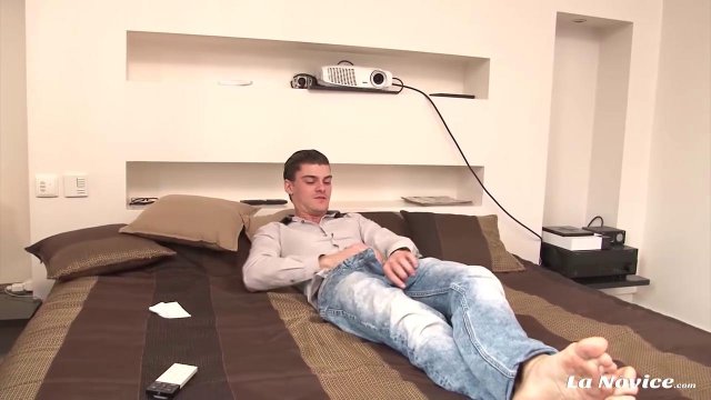 Превью Парочка в отеле включила видеокамеру и занялась вагинальным и анальным сексом № 3486