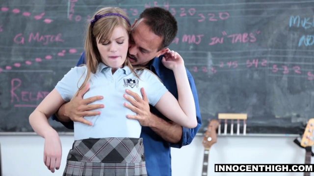 Превью Учитель устал от прогулов студентки и выебал ее грубо в пизду на паре № 3492