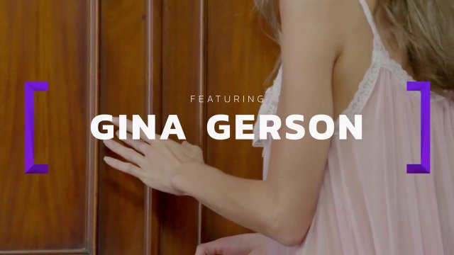 Превью Красивая блондинка с маленькой грудью бурно кончает от нежных проникновений № 35068