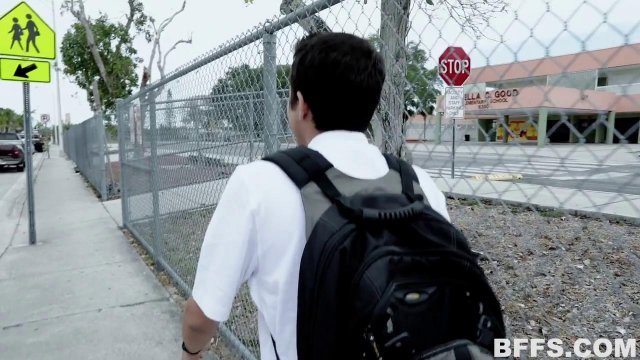 Превью Телки из футбольной команды развратны настолько, что трахнулись с тренером № 35161