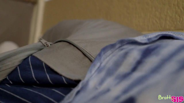 Превью Развратницы Дженна выбрила сердечко на вагине перед страстным сексом № 35216