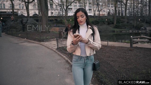 Превью Муж заснял на камеру, как его распутная жена изменяет ему с негром № 35272