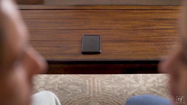 Молодая пара скрасила свою скукоту и грусть при помощи жаркого секса на диване