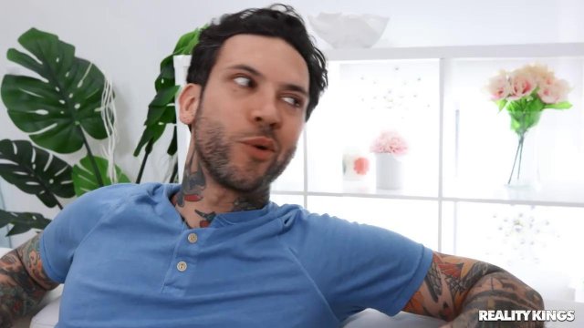 Превью Брюнетка показала глубокий минет и получила твердый хер в киску № 38075