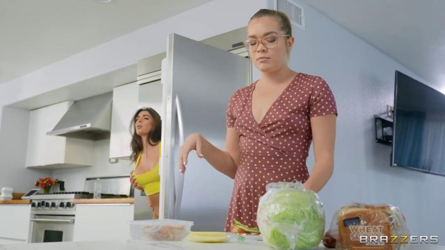 Превью Пока девушка не видит можно трахнуть и ее подругу с сочной попкой № 38154