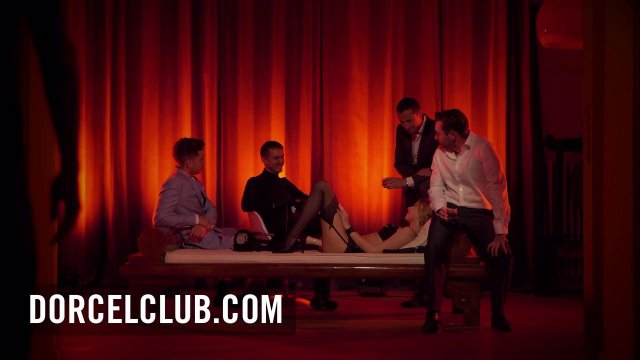 Превью Красотку поимели в групповухе большими членами № 38163