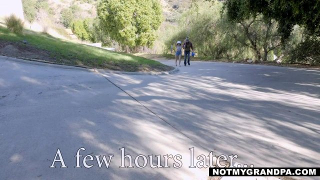 Превью Брюнетка замутила роман со стариком и теперь трахается с ним № 38172