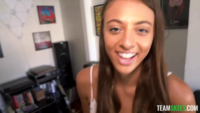 Превью Загорелая девушка согласилась на секс после мастурбации ее небритой киски № 39421