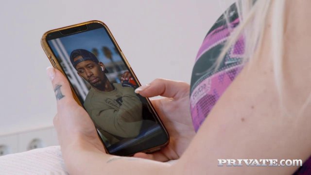 Превью Белобрысая телка развлекается с негром и кайфует от его толстого члена в вагине № 39425