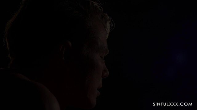 Превью Безотказная телочка предпочитает сосать член и заниматься анальным сексом в темноте № 39448