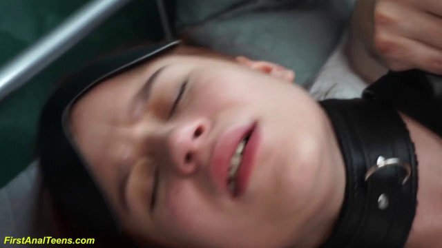 Превью Девушка в ошейнике и наручниках классно сосет член № 42001