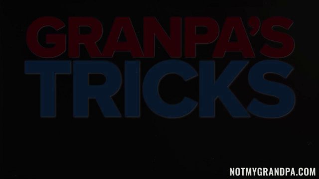 Старик ублажает киску молодой девушки на мягком диване