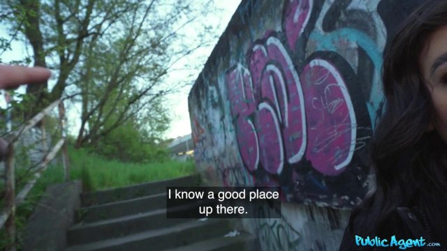 Превью Трахает на улице новую знакомую после первой встречи № 42809