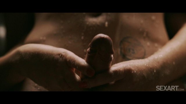 Возбужденная красотка хочет кончать по утру и трахается