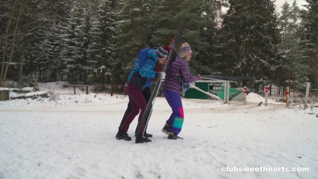 Красотки устроили ЖМЖ зимой с соседом в загородном доме