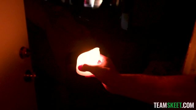 Худенькая девушка с бантиками занимается сексом в кофте