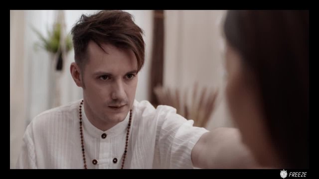 Мулатка удовлетворяет сексуальные желания своего друга