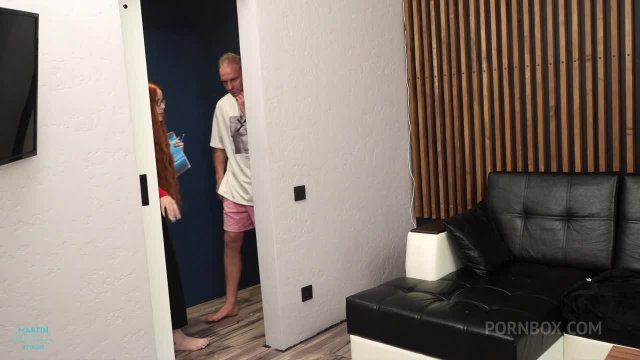 Превью Рыжая девушка психолог в очках занимается сексом с клиентом № 44620