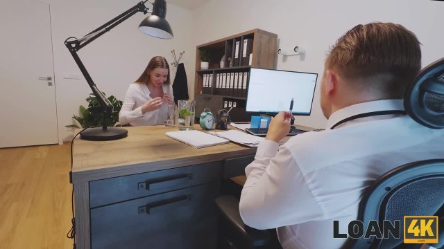 Превью Собеседование с молодой девушкой завершается сексом на столе № 44633