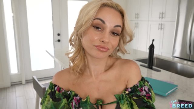 Мачеха в гостиной оседлала пенис своего пасынка