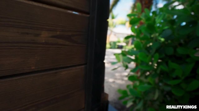 Превью Член идеально подходит малышке по размеру № 46306