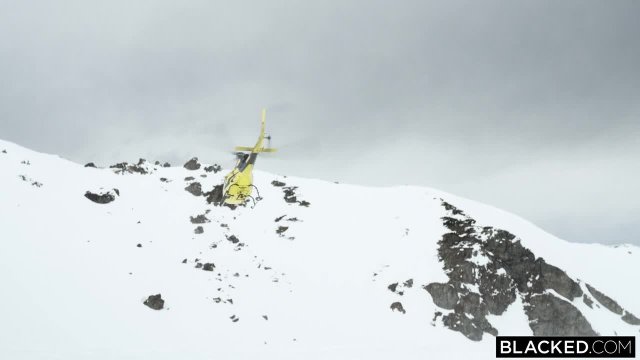 Превью Такой огромный пенис вполне можно и поделить № 46390